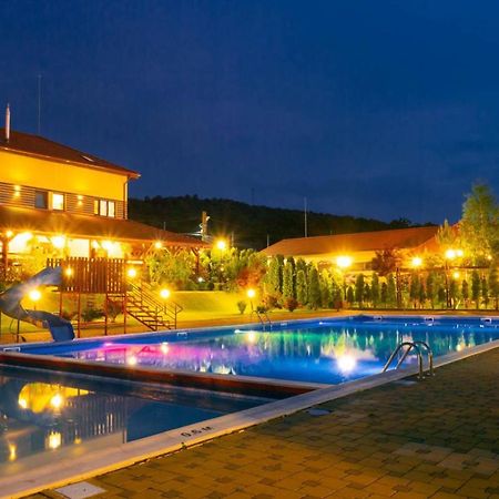 Aqua Party Victoria (Iasi) Ngoại thất bức ảnh