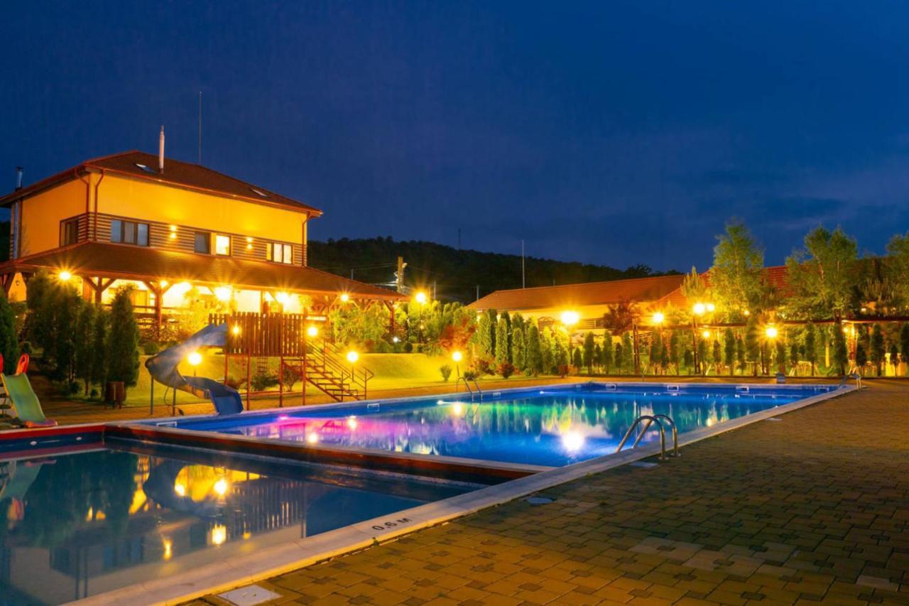 Aqua Party Victoria (Iasi) Ngoại thất bức ảnh