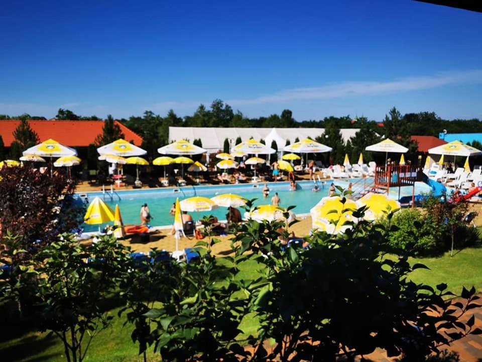Aqua Party Victoria (Iasi) Ngoại thất bức ảnh